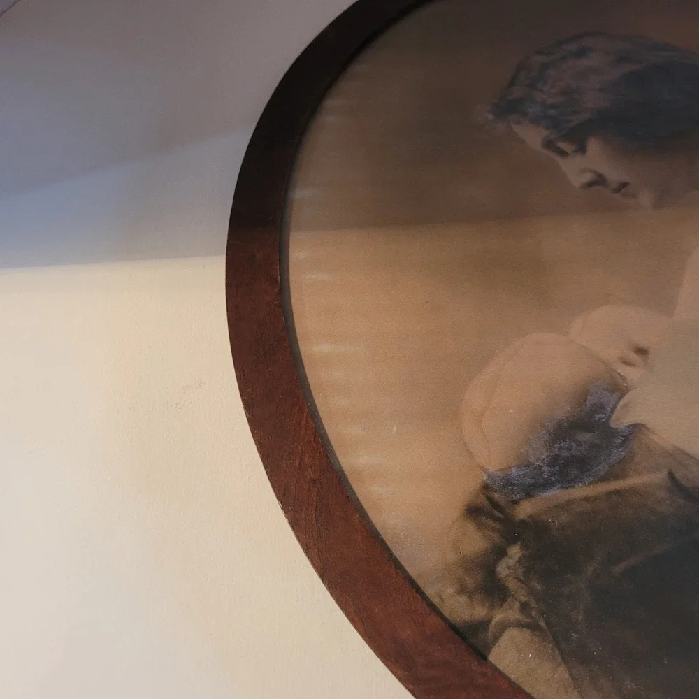 VTG Victorian Oval Picture Frame With Glass Of Mother And Baby Nursery Room